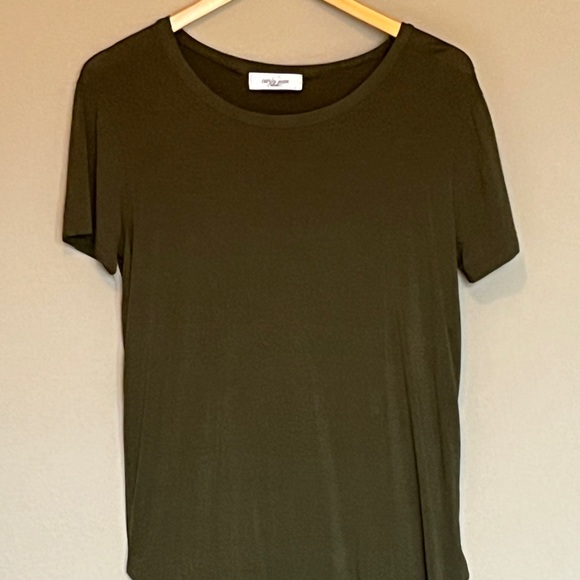 (Set of 4) Carly Jean Los Angelos Favorite Scoop Neck Tee - Picture 9 of 16